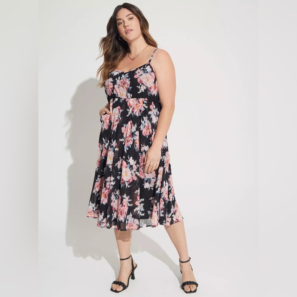 🔥NWT Torrid Black Midi Dress with Pink Floral Design - Size 0 (12)